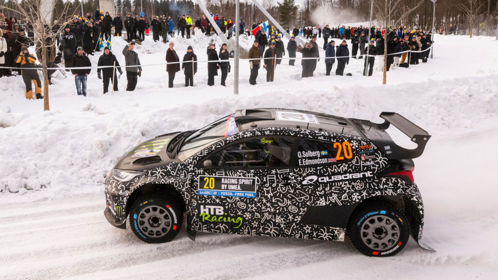 Oliver Solberg leder fra start 